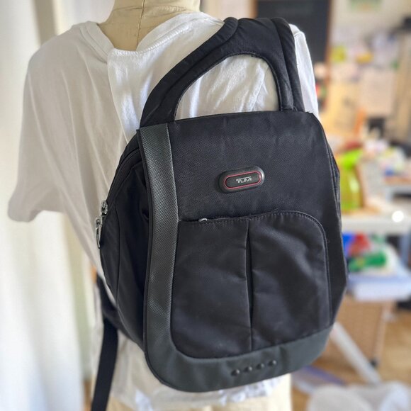Sling Bag Backpack Tumi Tech Barse Basecamp Transit  Black with Red Interior - Picture 1 of 13